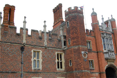 Hampton Court, physical setting from which description of Greenwich Palace was created